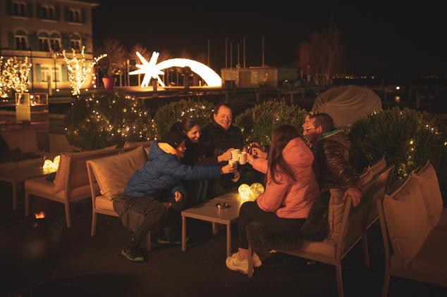 Apéro in der Outdoor-Lounge